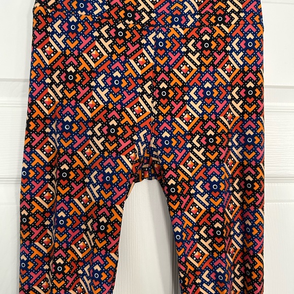 🦋 5/$25 - LuLaRoe Geometric Leggings - One Size (OS) fits sizes 2-10 - Picture 7 of 14